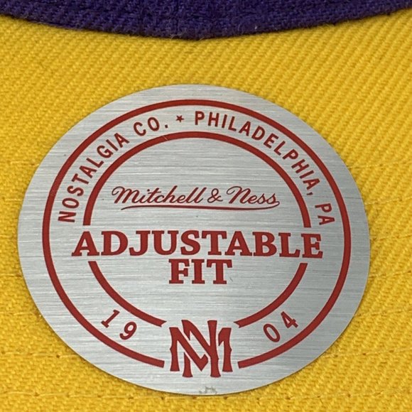Men's Mitchell & Ness Los Angeles Lakers Purple Yellow‎ Two-Tone Snapback Hat - Picture 5 of 12